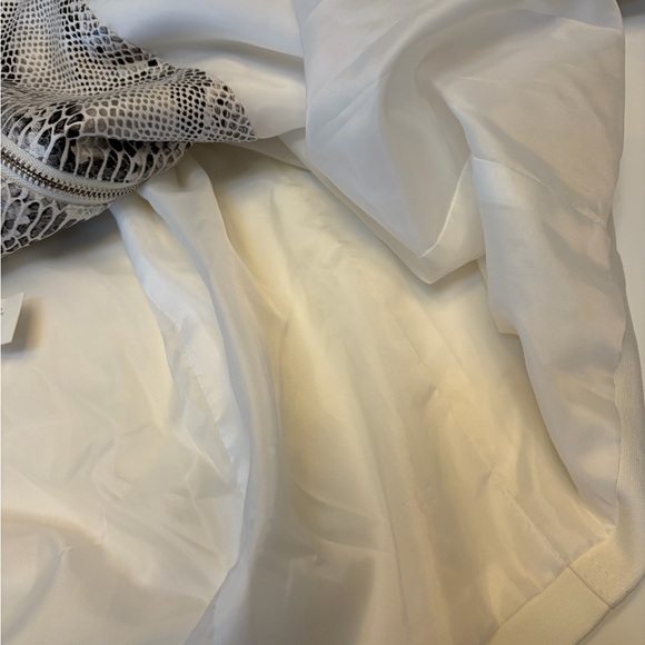 #114 Insight New York Cream Coat with Snake-Print Trim. Excellent Condition. - Picture 11 of 16